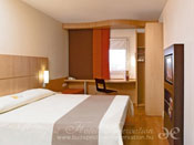 poza Hotel Ibis Heroes Square 2
