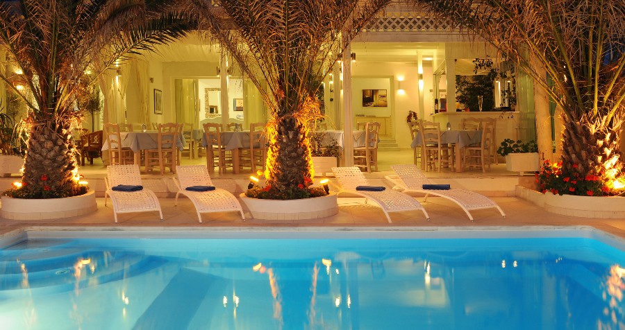 Hotel Alesahne Beach 4 stele, Insula Santorini, Grecia